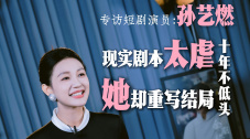 女人趴下脱了内裤光着被调教